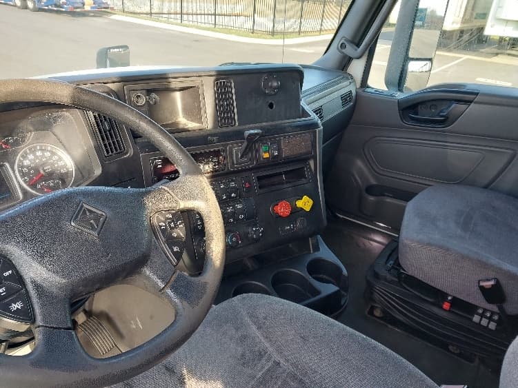 2019 International LT — photo 10