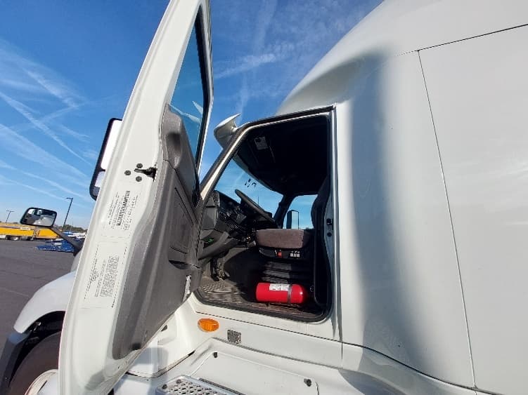 2019 International LT — photo 9