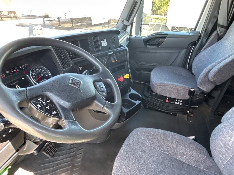 2019 International LT — photo 10