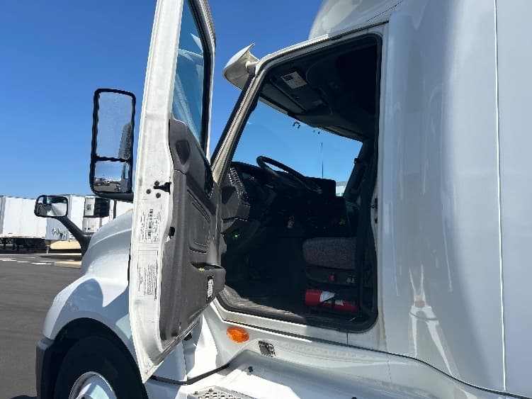 2019 International LT — photo 9