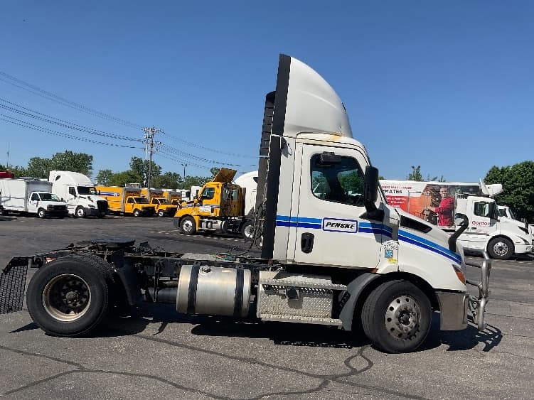 2020 Freightliner Cascadia — photo 8