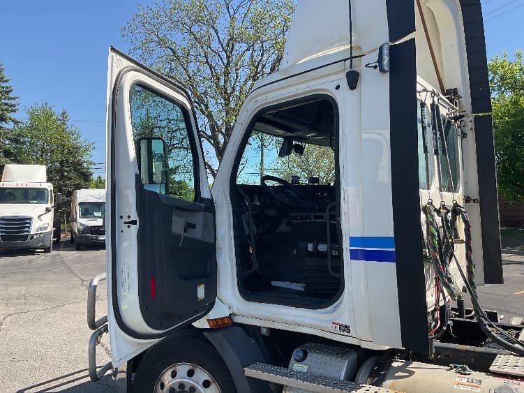 2020 Freightliner Cascadia — photo 9