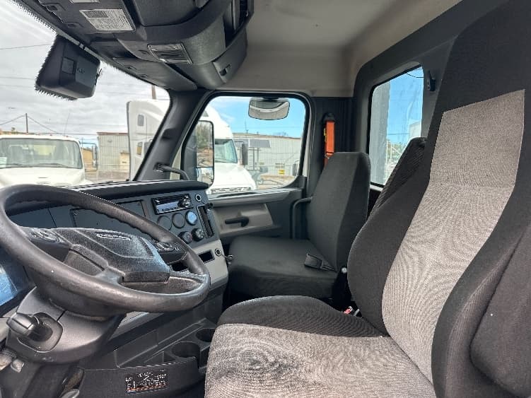 2020 Freightliner Cascadia — photo 10