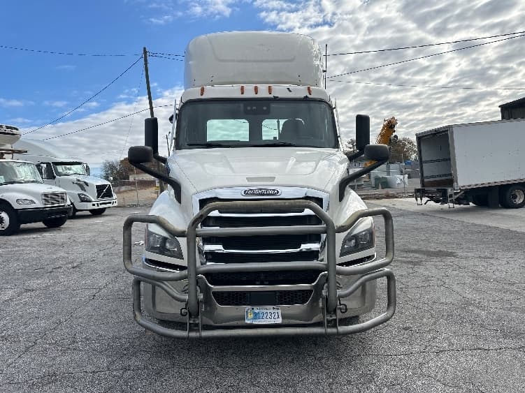 2020 Freightliner Cascadia — photo 2