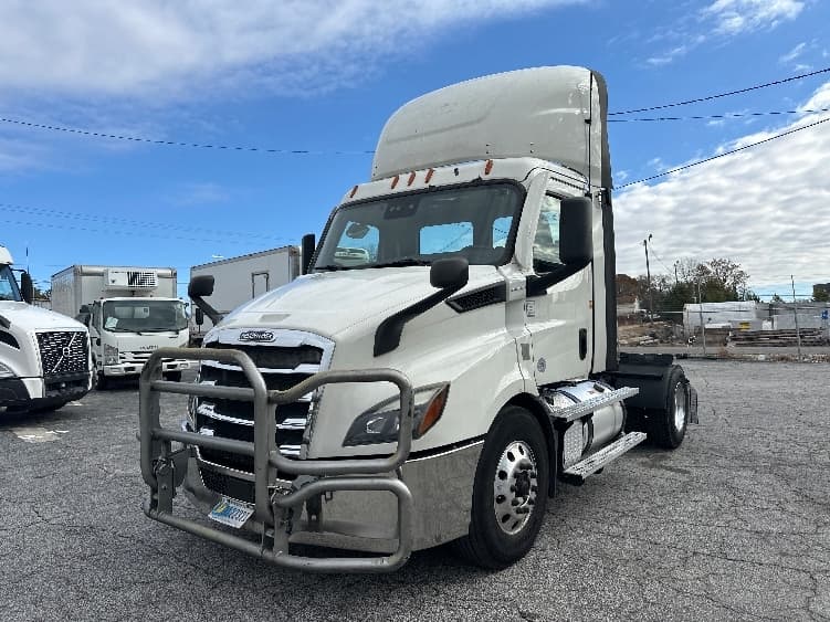 2020 Freightliner Cascadia — photo 3