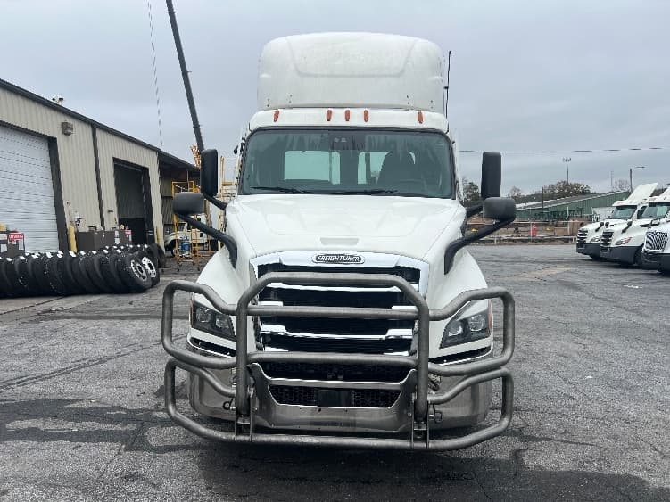 2020 Freightliner Cascadia — photo 2
