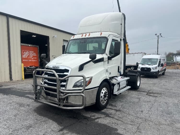 2020 Freightliner Cascadia — photo 3