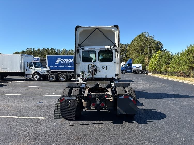 2020 Freightliner Cascadia — photo 6