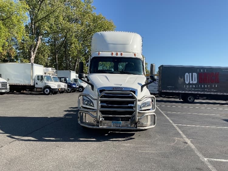 2021 Freightliner Cascadia — photo 2
