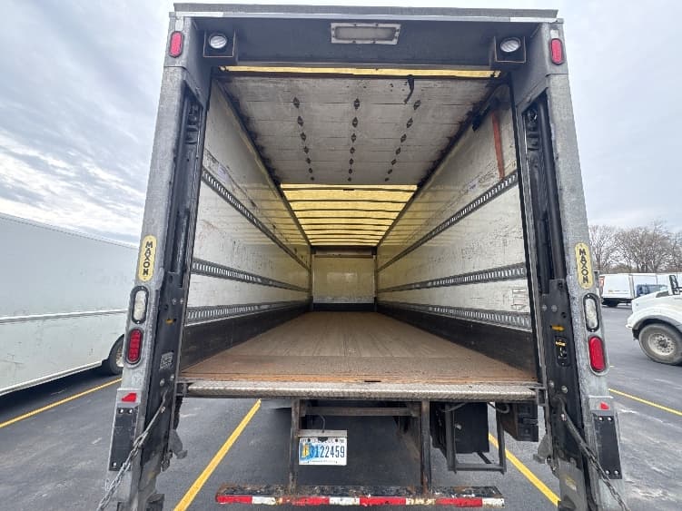 2021 Freightliner M2 106 — photo 8