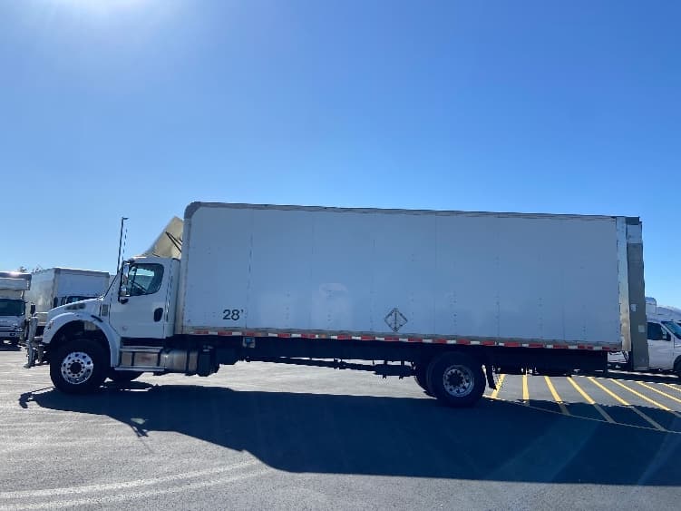 2021 Freightliner M2 106 — photo 4