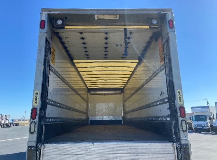2021 Freightliner M2 106 — photo 8