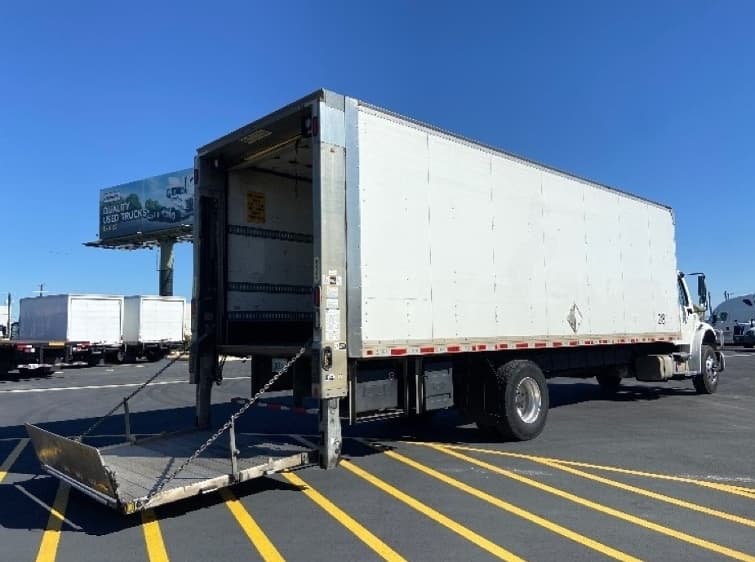 2021 Freightliner M2 106 — photo 9