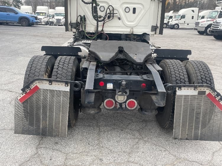 2022 Freightliner Cascadia — photo 6