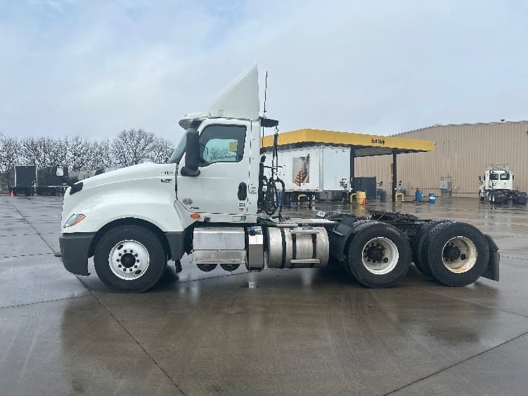 2019 International LT — photo 4
