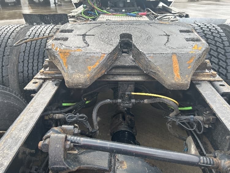 2019 International LT — photo 6