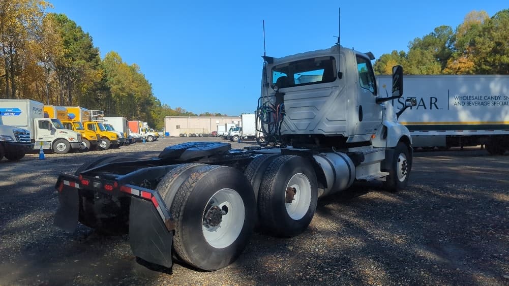 2019 International LT — photo 7