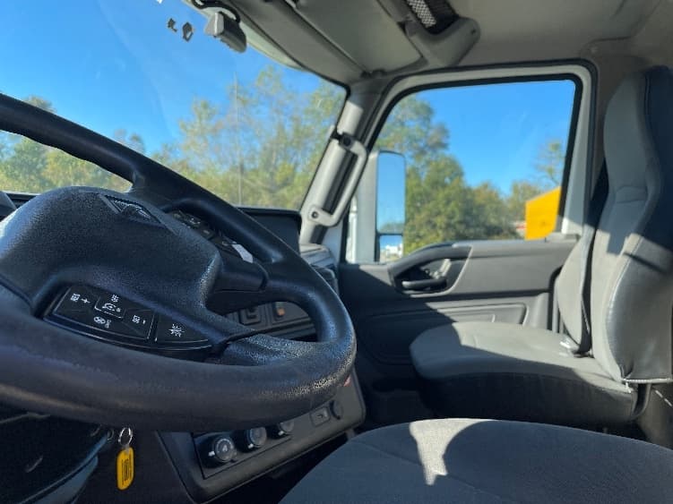2019 International LT — photo 10