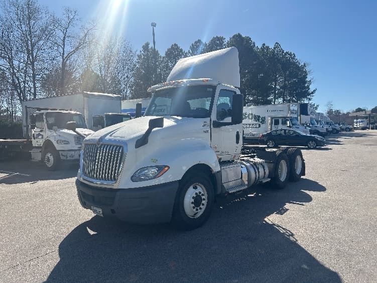 2019 International LT — photo 3