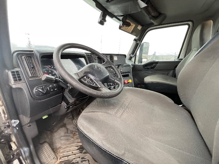 2019 International LT — photo 10