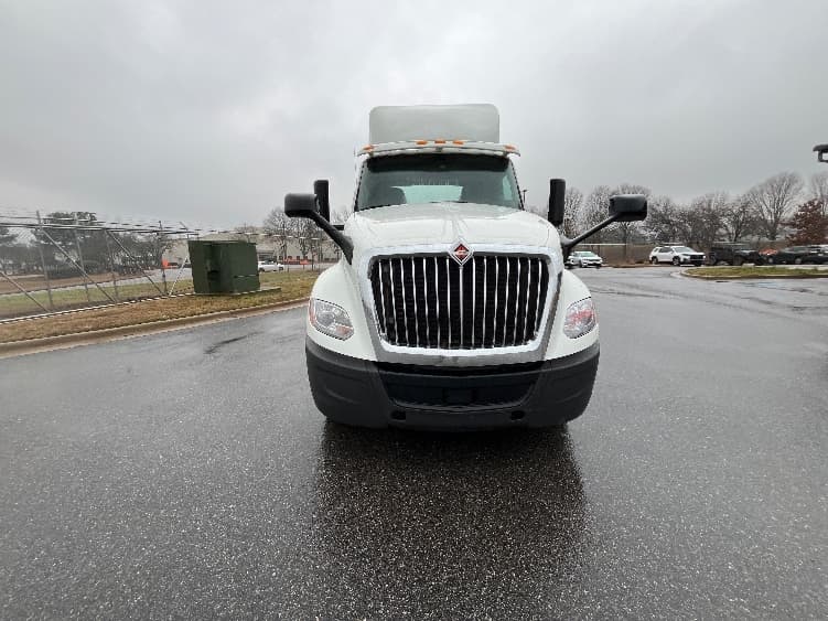 2019 International LT — photo 2