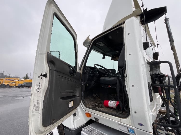 2019 International LT — photo 9