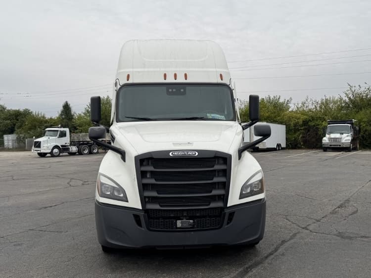2021 Freightliner Cascadia — photo 2