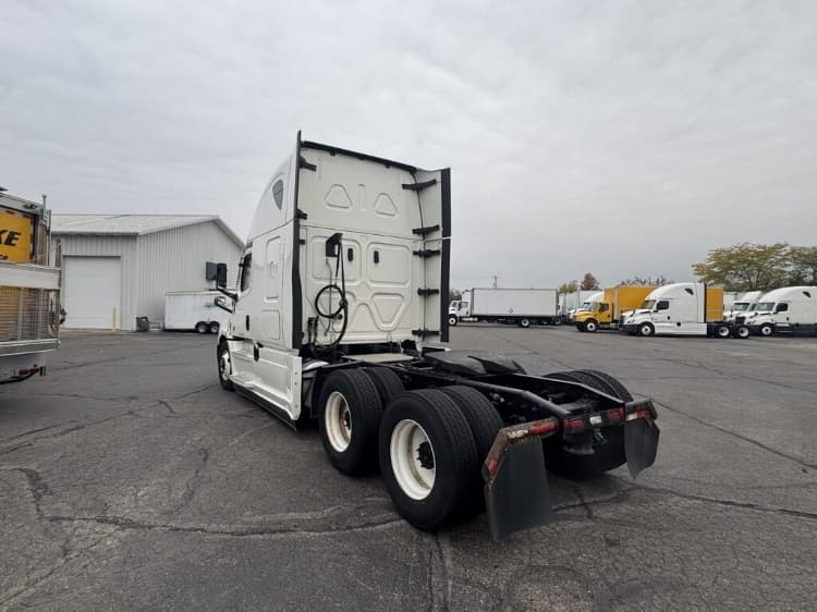 2021 Freightliner Cascadia — photo 5