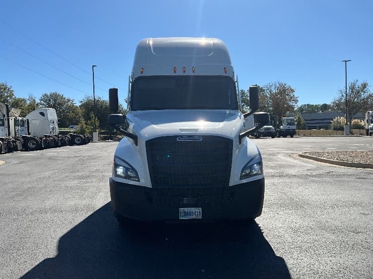 2021 Freightliner Cascadia — photo 2