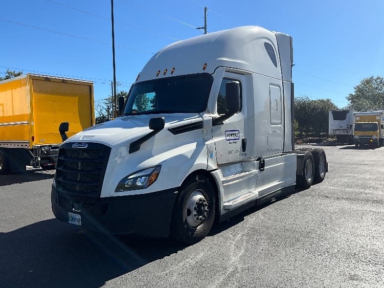 2021 Freightliner Cascadia — photo 3