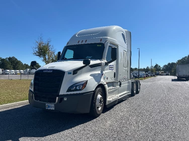 2021 Freightliner Cascadia — photo 3