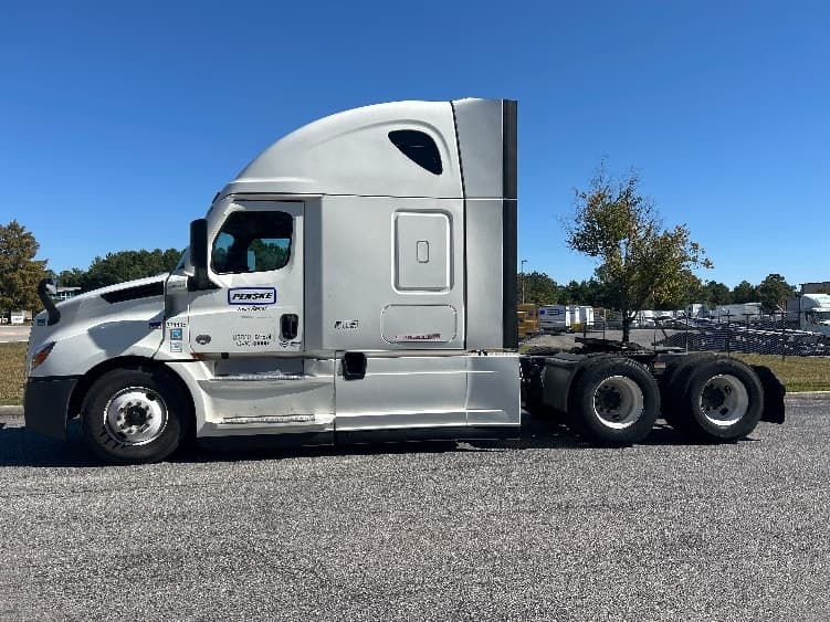 2021 Freightliner Cascadia — photo 4