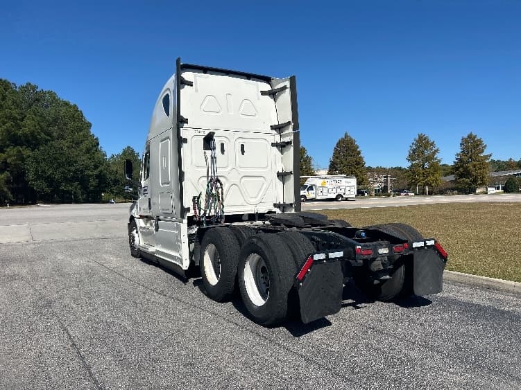 2021 Freightliner Cascadia — photo 5