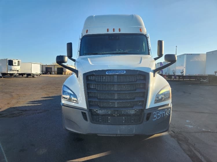 2021 Freightliner Cascadia — photo 2