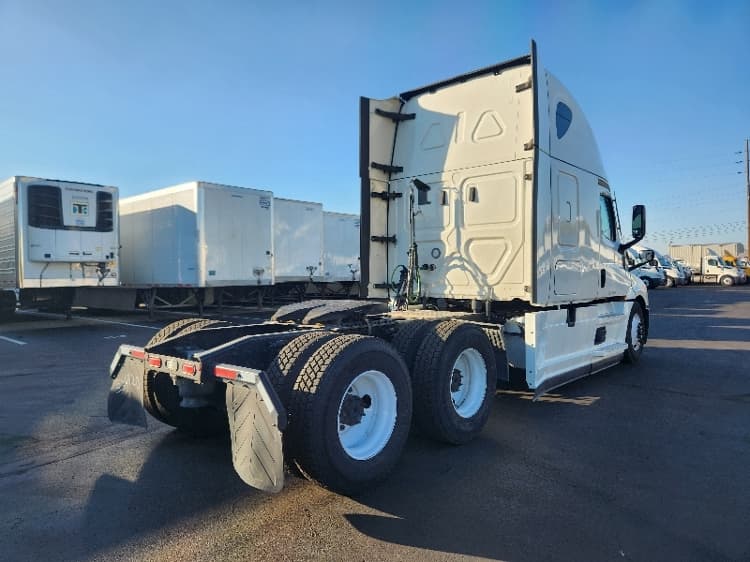 2021 Freightliner Cascadia — photo 7