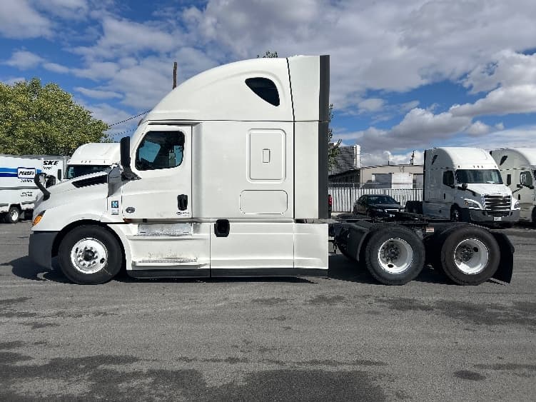 2021 Freightliner Cascadia — photo 4