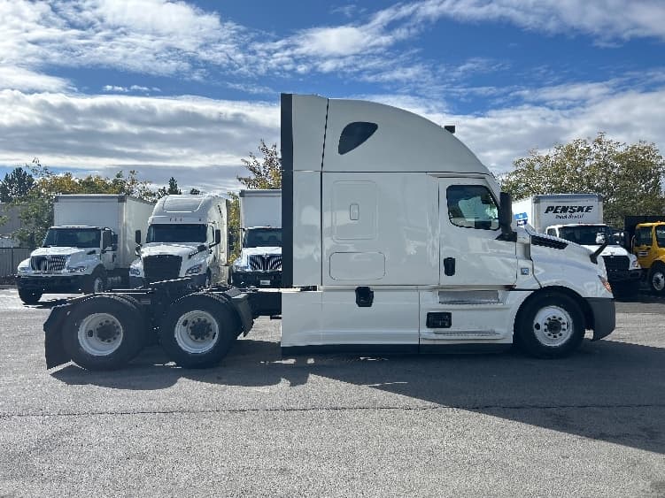 2021 Freightliner Cascadia — photo 8