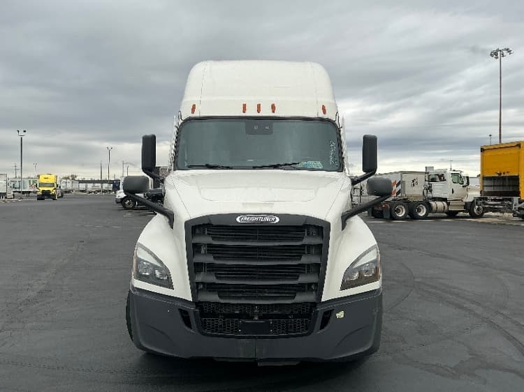 2021 Freightliner Cascadia — photo 2