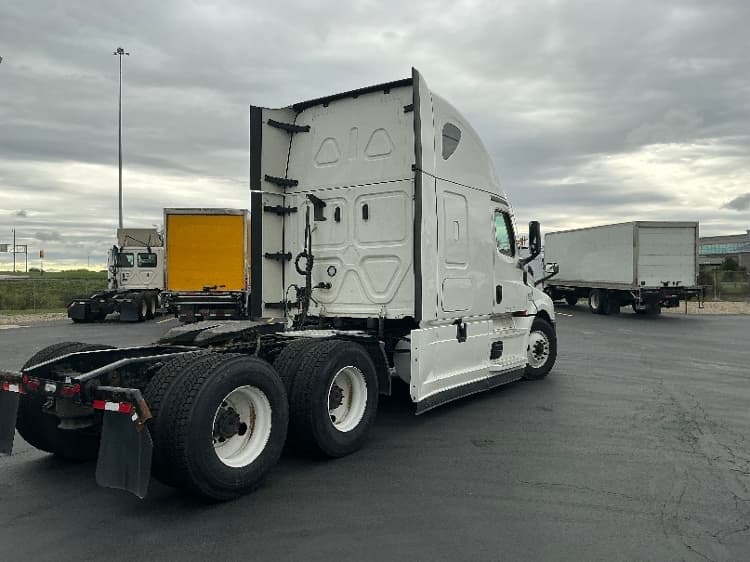 2021 Freightliner Cascadia — photo 7