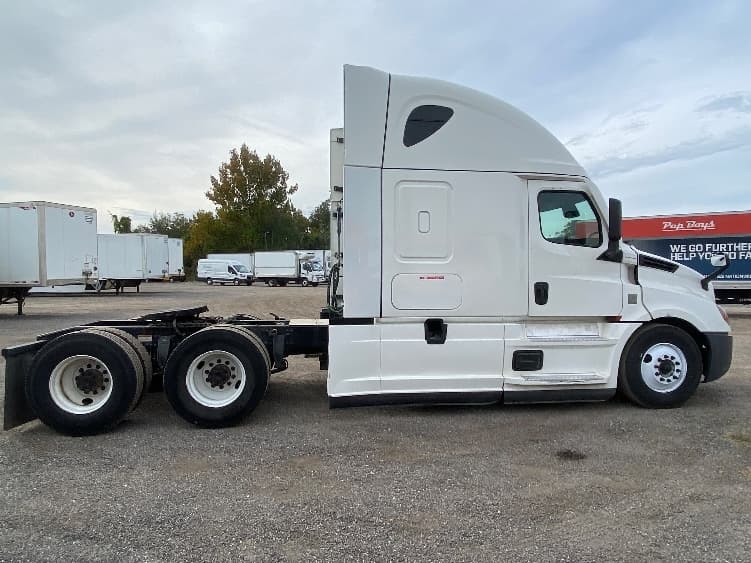 2021 Freightliner Cascadia — photo 8