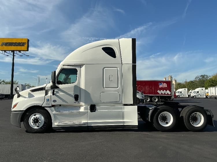 2021 Freightliner Cascadia — photo 4