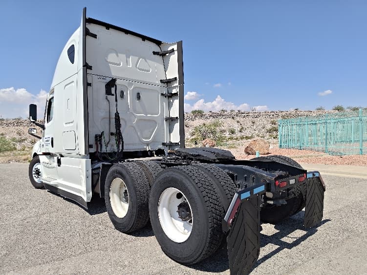2021 Freightliner Cascadia — photo 5