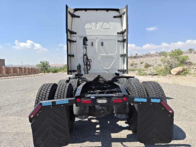 2021 Freightliner Cascadia — photo 6