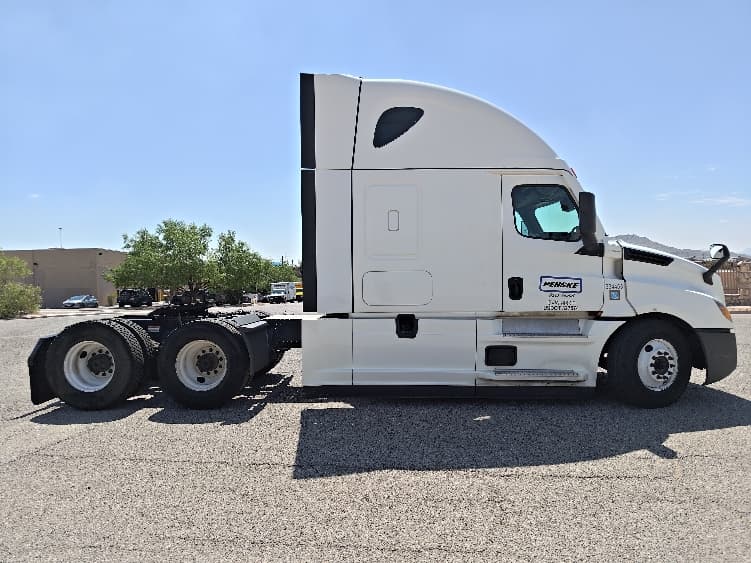 2021 Freightliner Cascadia — photo 8