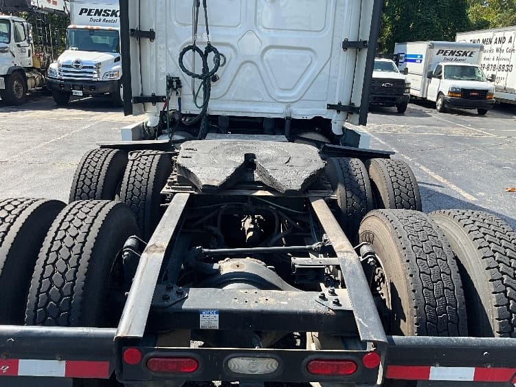 2021 Freightliner Cascadia — photo 6