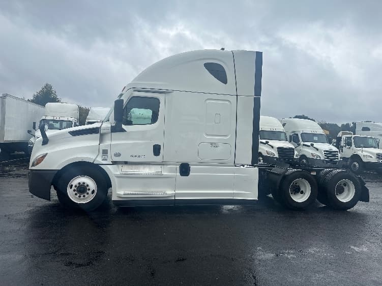 2021 Freightliner Cascadia — photo 4