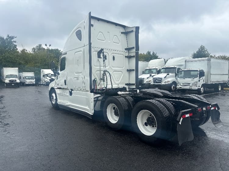 2021 Freightliner Cascadia — photo 5