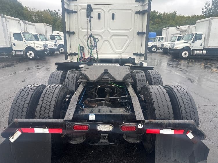 2021 Freightliner Cascadia — photo 6