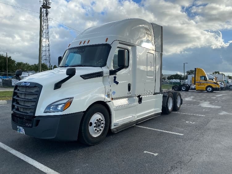 2021 Freightliner Cascadia — photo 3