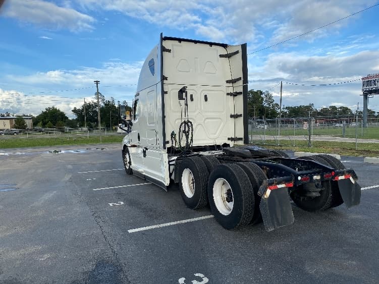 2021 Freightliner Cascadia — photo 5